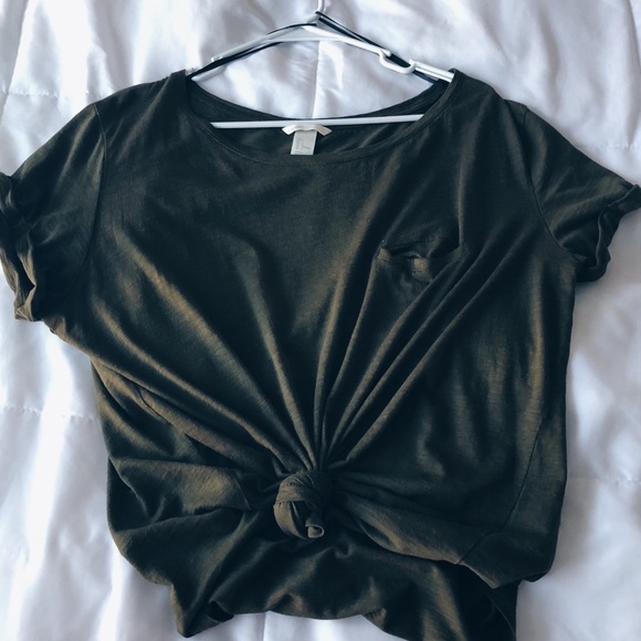H&M Tops - Forest Green Tee✨